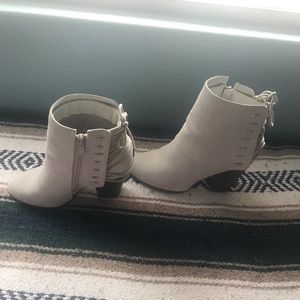White/cream ankle boot